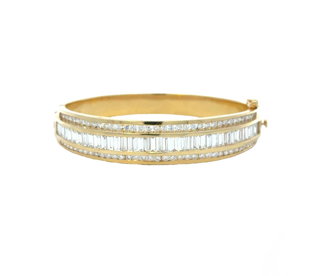 14k 9.8 CTW Diamond Bangle